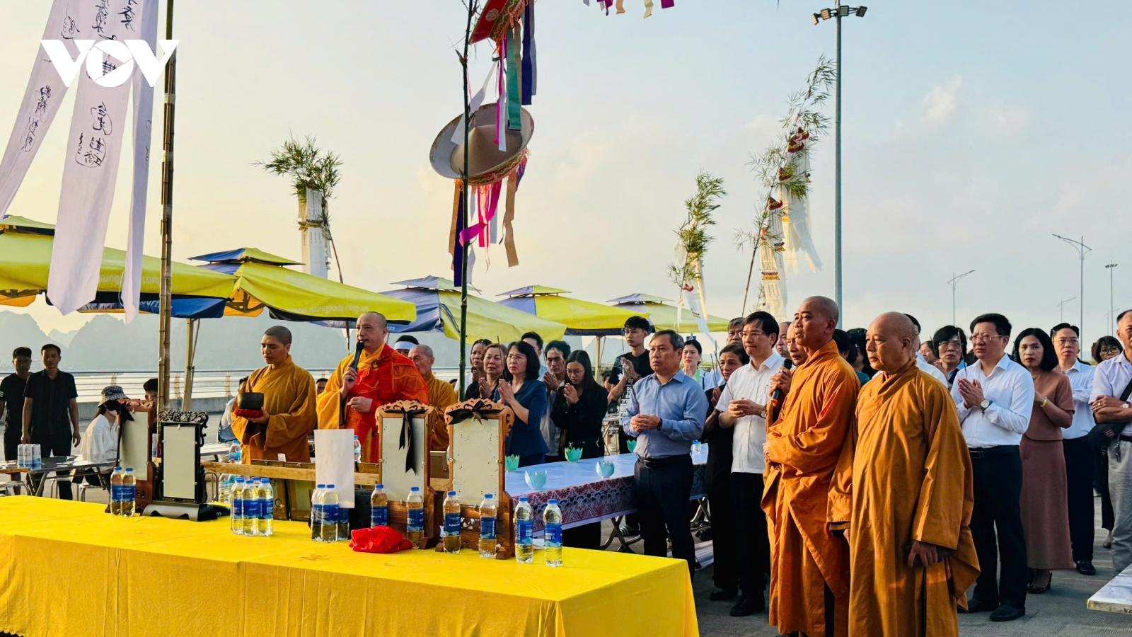 Cầu siêu tưởng niệm 39 nạn nhân vụ lật thuyền Vịnh Xanh 58 trên Vịnh Hạ Long